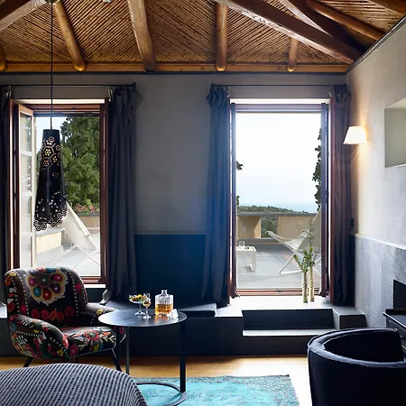 Отель Kinsterna