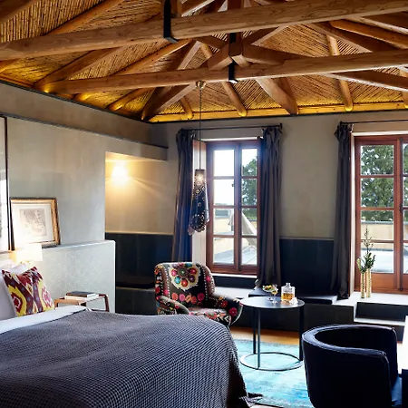 Отель Kinsterna