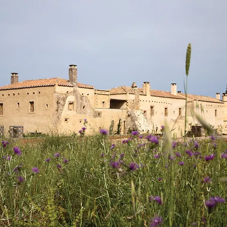 Kinsterna Hotel