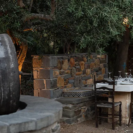 Отель Kinsterna