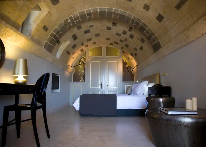 Kinsterna モネンバシア